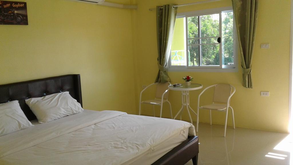 Bangtao Mango House (Adults Only) Apartment Pantai Bang Tao Bagian luar foto