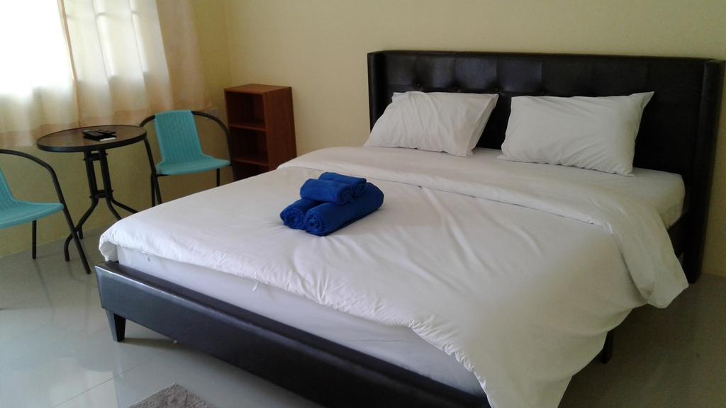 Bangtao Mango House (Adults Only) Apartment Pantai Bang Tao Bagian luar foto